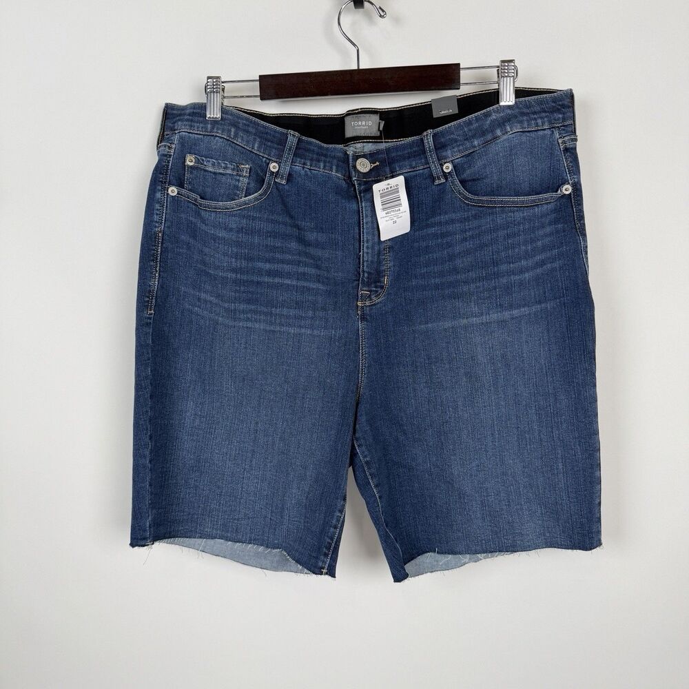 Torrid Sky High Bermuda Shorts Women 22 Dark Wash Blue Denim Stretch 8 High Rise